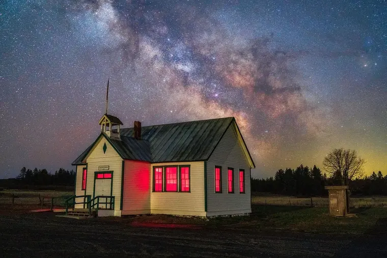 Friend Schoolhouse Milky Way - Red Lighting