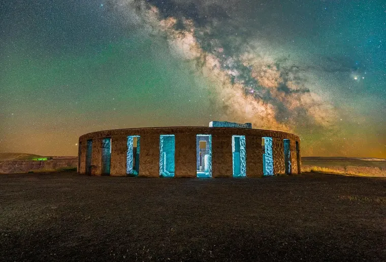 Stonehenge WW1 Memorial - Blue Lighting